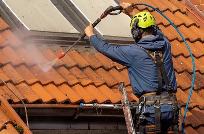 Démoussage et hydrofuge de toiture à Hermé